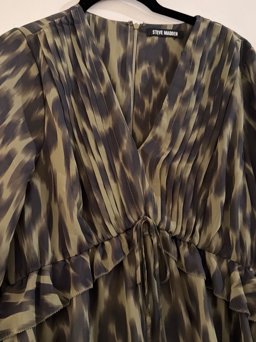 Steve Madden Olive Green Pleated V-Neck Women's Dress - NWOT🔥